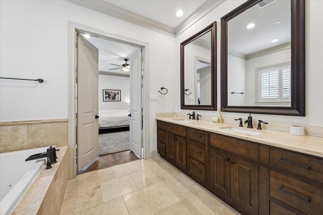 1521 Oakdale Street, Houston, TX 77004