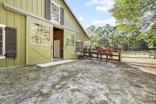 21 Straight Rd, Okatie, SC 29909