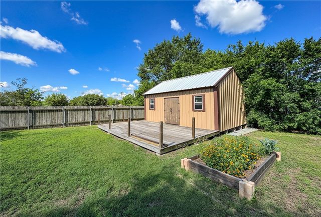 403 N Banks Street, Caldwell, TX 77836