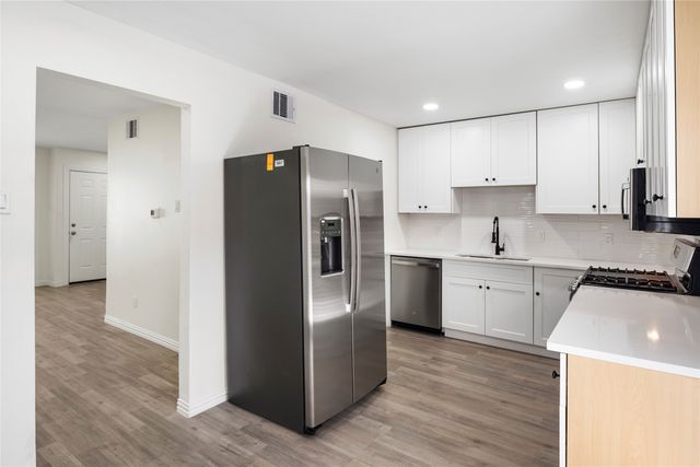 9818 Valley Meadow Place, Dallas, TX 75220