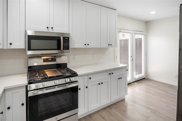9818 Valley Meadow Place, Dallas, TX 75220
