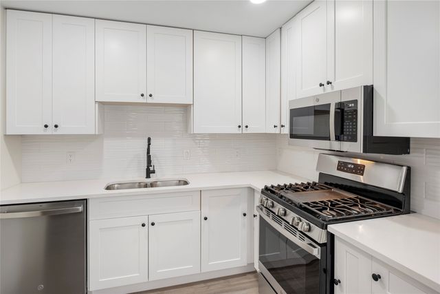 9818 Valley Meadow Place, Dallas, TX 75220