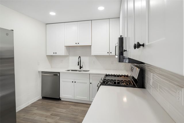 9818 Valley Meadow Place, Dallas, TX 75220