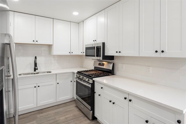 9818 Valley Meadow Place, Dallas, TX 75220