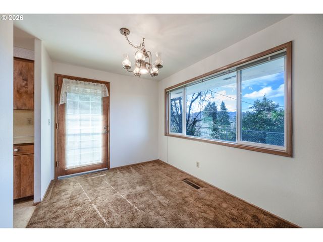 3392 ONYX Pl, Eugene, OR 97405