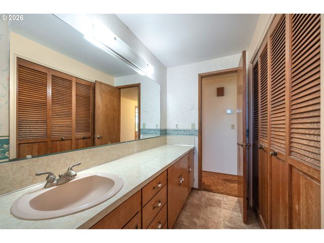 3392 ONYX Pl, Eugene, OR 97405