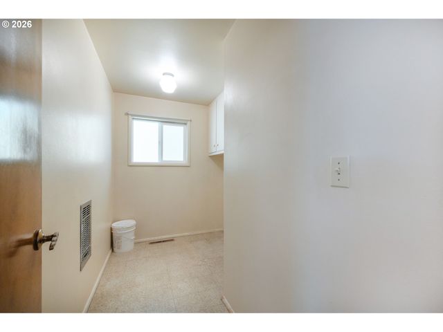 3392 ONYX Pl, Eugene, OR 97405