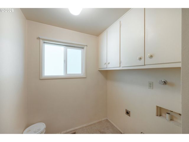 3392 ONYX Pl, Eugene, OR 97405