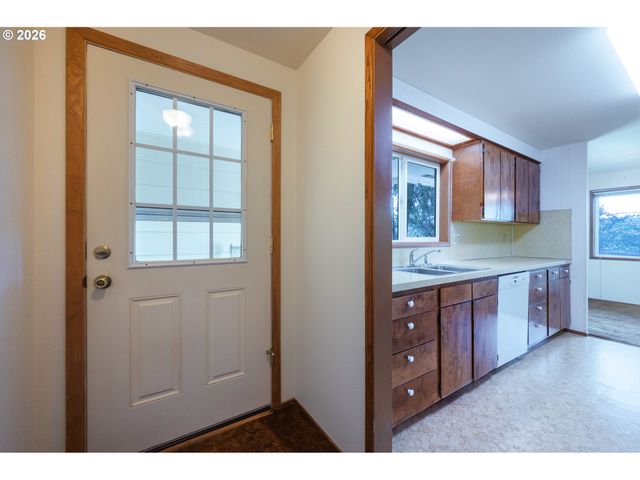 3392 ONYX Pl, Eugene, OR 97405