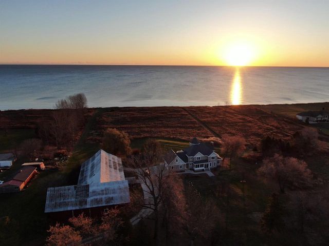 17707 LAKESHORE ROAD, Two Rivers, WI 54241