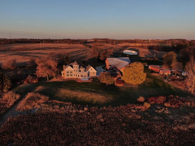 17707 LAKESHORE ROAD, Two Rivers, WI 54241