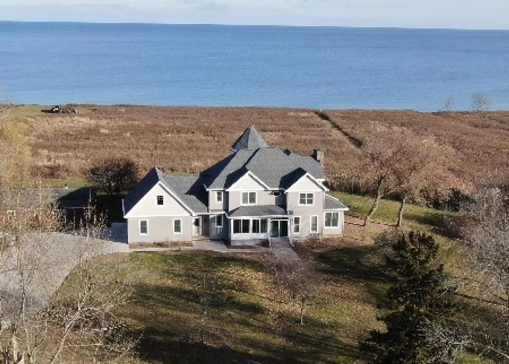 17707 LAKESHORE ROAD, Two Rivers, WI 54241