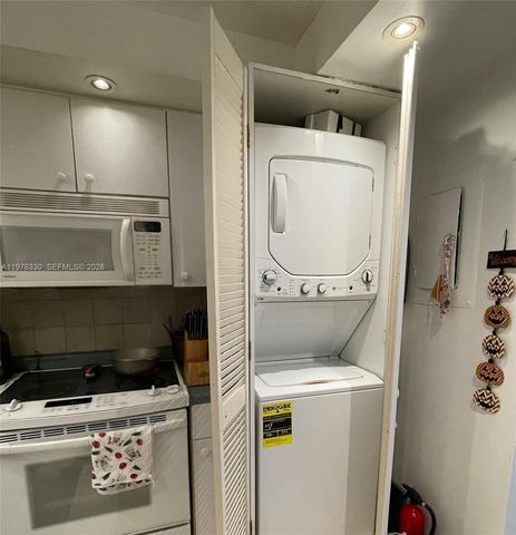 1901 Brickell Ave B2207, Miami, FL 33129