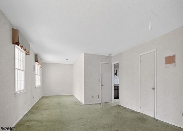 14 Woodland Rd, Franklin Twp., NJ 08867