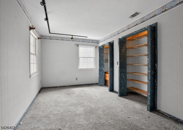 14 Woodland Rd, Franklin Twp., NJ 08867