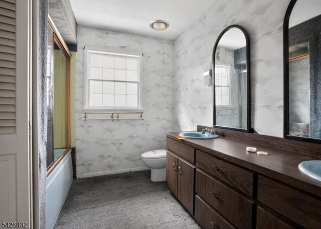 14 Woodland Rd, Franklin Twp., NJ 08867