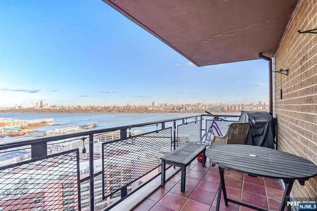 8800 JFK Blvd E 7E, North Bergen, NJ 07047