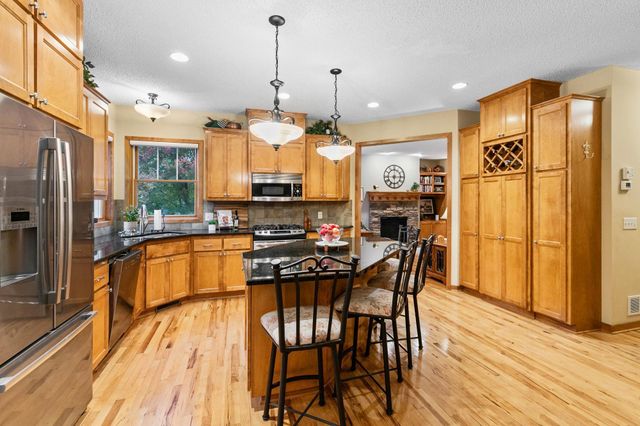 1658 Headwaters Lane, Woodbury, MN 55129