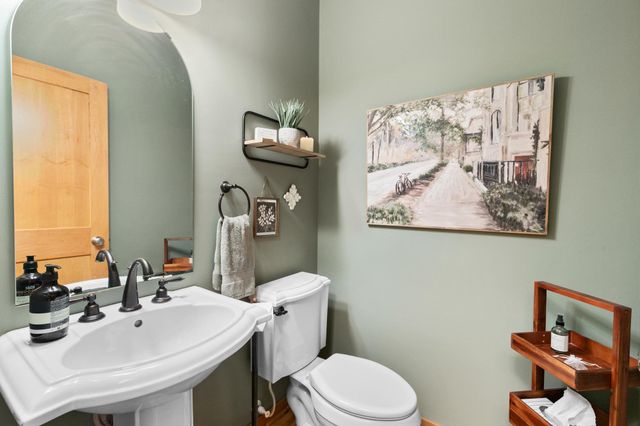 1658 Headwaters Lane, Woodbury, MN 55129