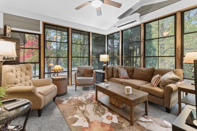 1658 Headwaters Lane, Woodbury, MN 55129