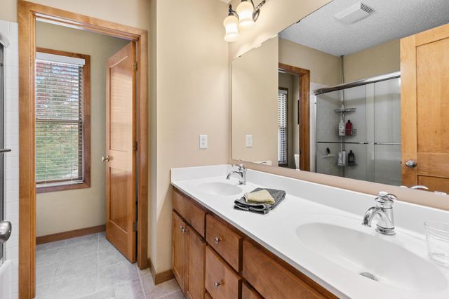 1658 Headwaters Lane, Woodbury, MN 55129