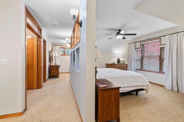 1658 Headwaters Lane, Woodbury, MN 55129