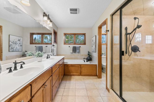 1658 Headwaters Lane, Woodbury, MN 55129