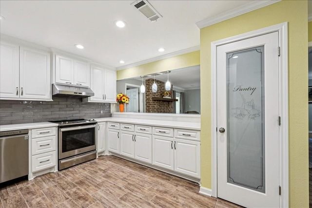 4220 Briarhill Avenue, Orange, TX 77632