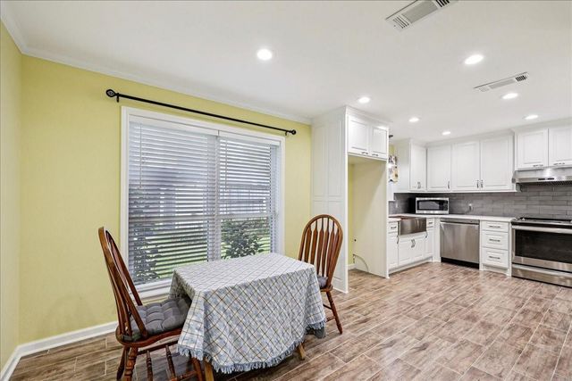 4220 Briarhill Avenue, Orange, TX 77632