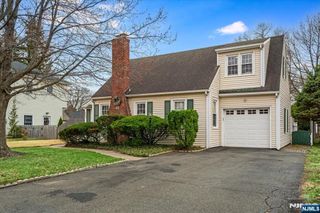 27 Prospect Avenue, Pequannock Township, NJ 07444