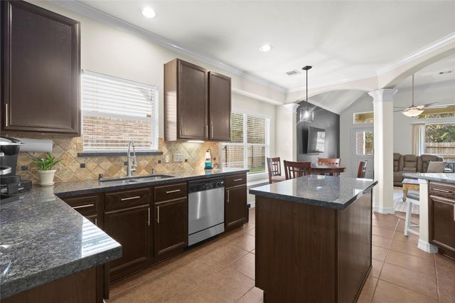 18702 Dovewood Springs Lane, Tomball, TX 77375