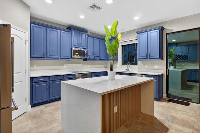1389 HERITAGE LANDINGS DRIVE, Lakeland, FL 33805