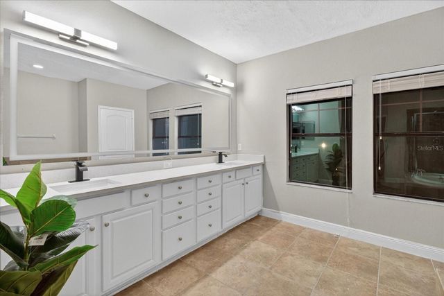 1389 HERITAGE LANDINGS DRIVE, Lakeland, FL 33805
