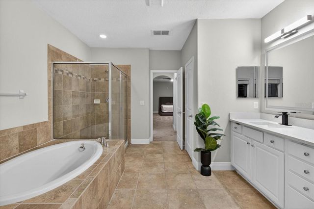1389 HERITAGE LANDINGS DRIVE, Lakeland, FL 33805