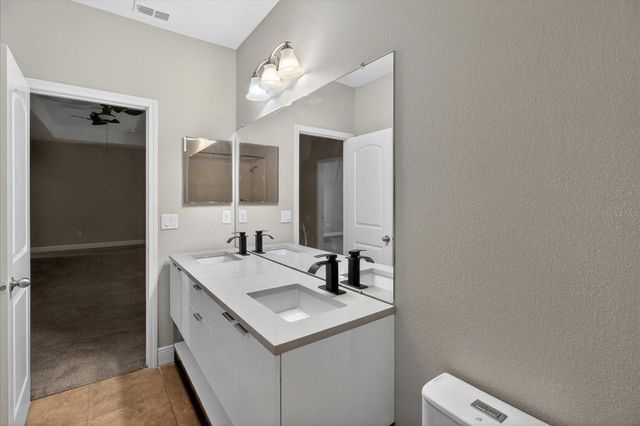 1389 HERITAGE LANDINGS DRIVE, Lakeland, FL 33805