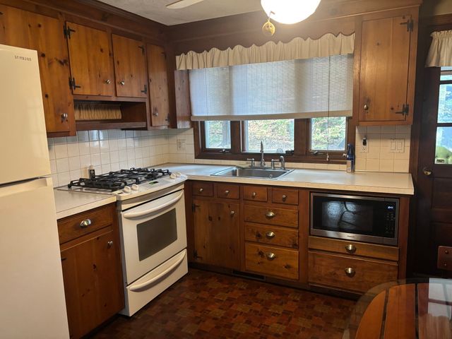 107 School Street, Chelmsford, MA 01824