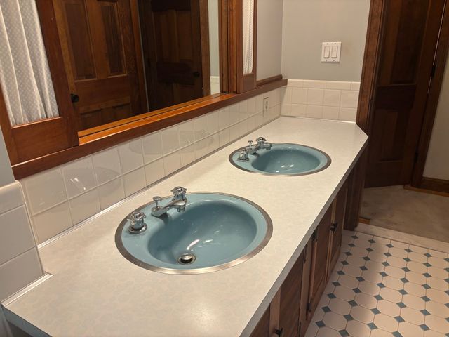 107 School Street, Chelmsford, MA 01824