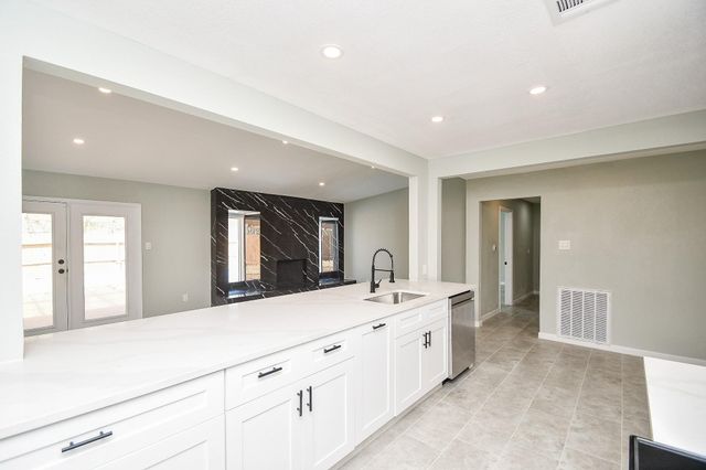 5850 Duxbury Street, Houston, TX 77035