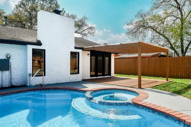 5850 Duxbury Street, Houston, TX 77035