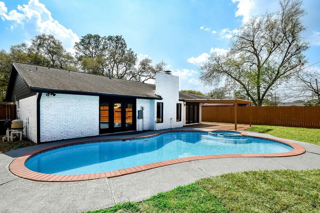 5850 Duxbury Street, Houston, TX 77035