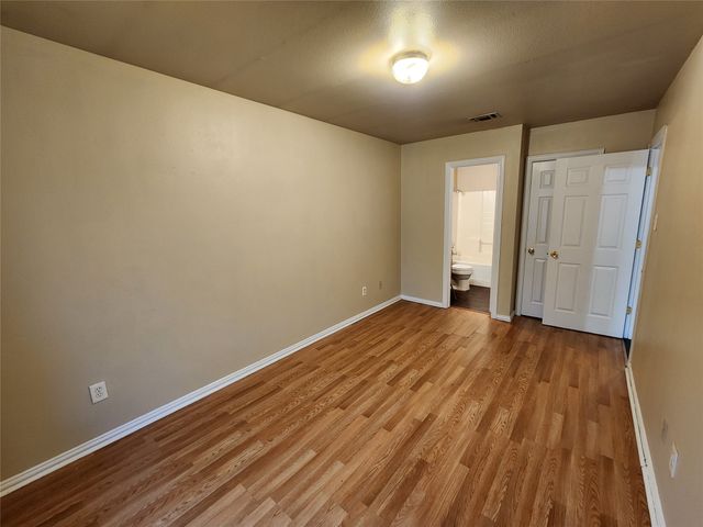 939 Baker Street, Fort Worth, TX 76104