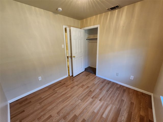 939 Baker Street, Fort Worth, TX 76104