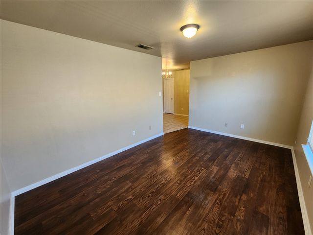 939 Baker Street, Fort Worth, TX 76104