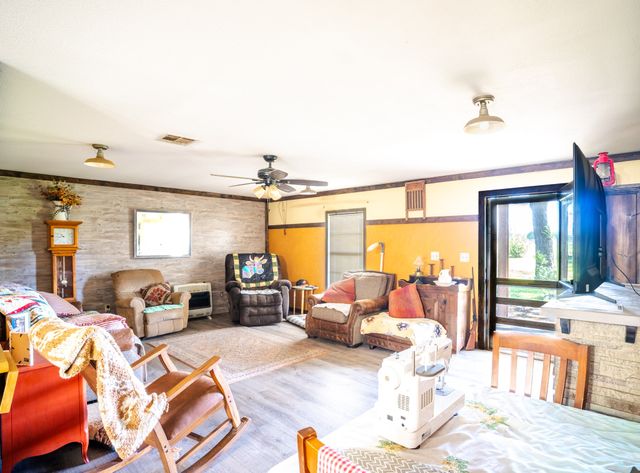 682 Lcr 450, Mexia, TX 76667
