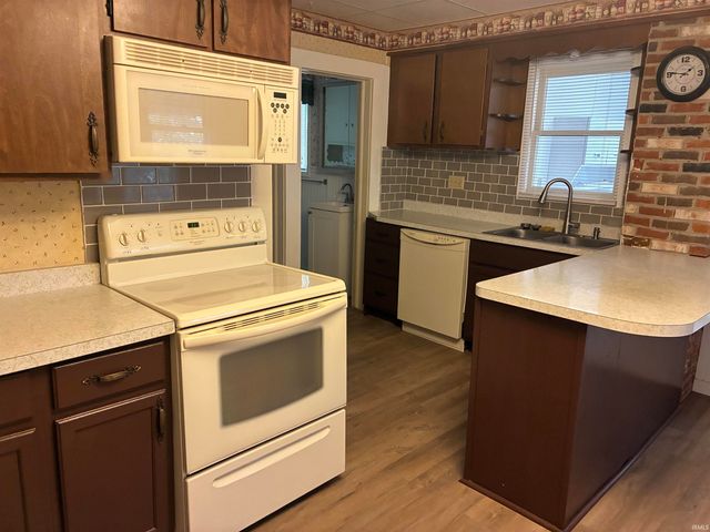 355 W Walnut Street, Elberfeld, IN 47613