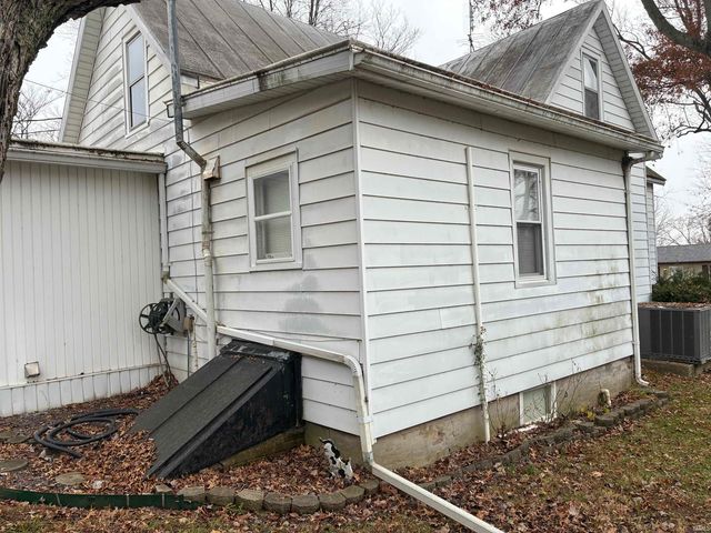 355 W Walnut Street, Elberfeld, IN 47613