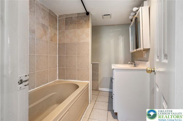 132 2nd Street, Catasauqua Boro, PA 18032