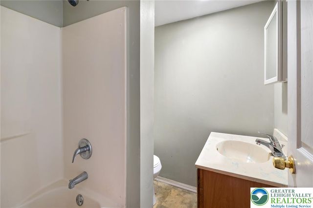 132 2nd Street, Catasauqua Boro, PA 18032