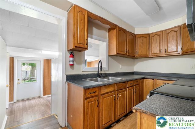 132 2nd Street, Catasauqua Boro, PA 18032