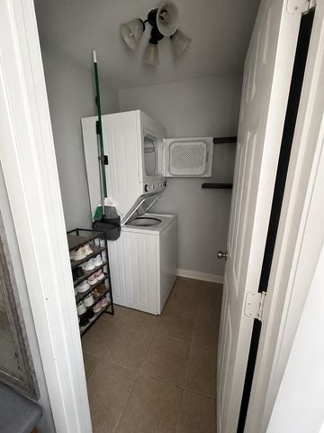 324 N EMERALD Avenue, Mundelein, IL 60060